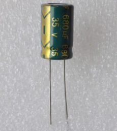 elektroliticheskij kondensator 680uf 35v 105gr