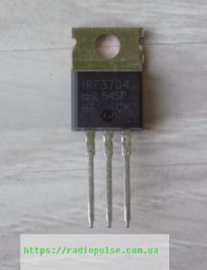 tranzistor irf3704